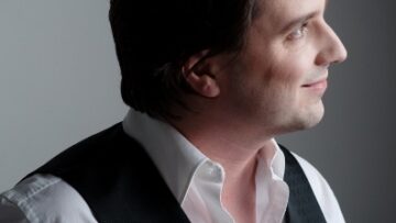 Staniland_headshot2 (600x399)