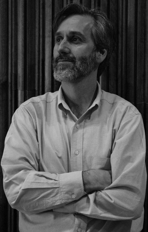 Pounds_lookingupBW (510x800)